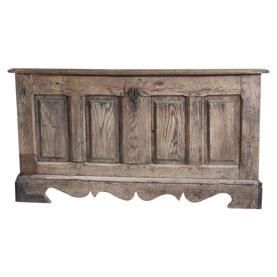 Antico cassettone in legno di quercia del XVIII secolo
