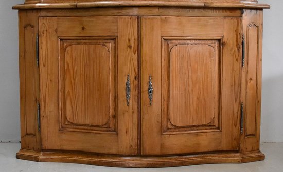 Corner Bookcase in Pine - End of XVIIIth century