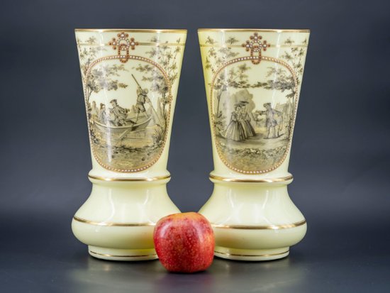 Paire De Vases En Opaline, Fin XIXe Siècle