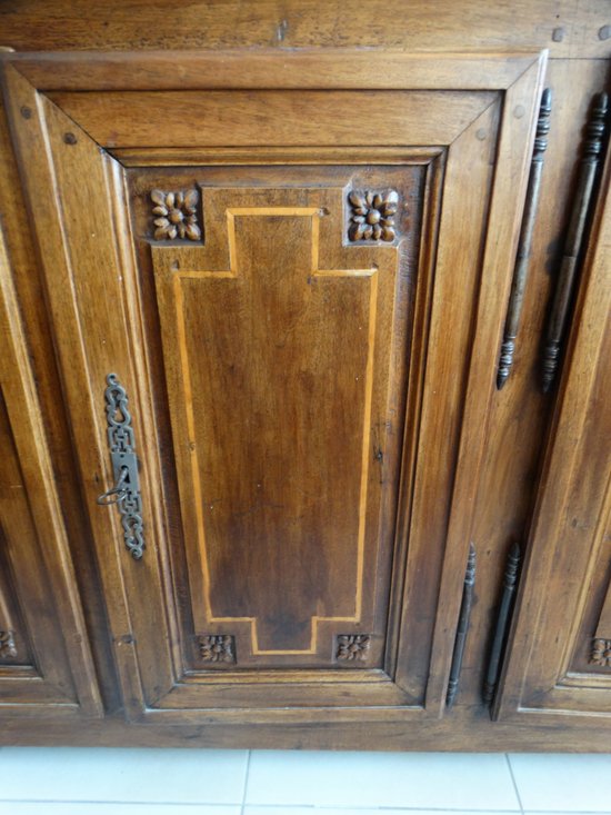 Walnut sideboard opening to 4 doors in front. Regional work Louis XVI. Late 18th and early 19th century.