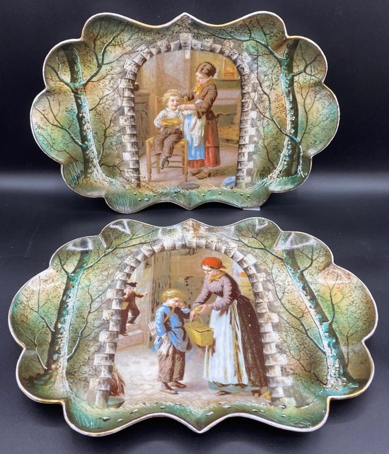 PAIR OF SMALL TRAYS