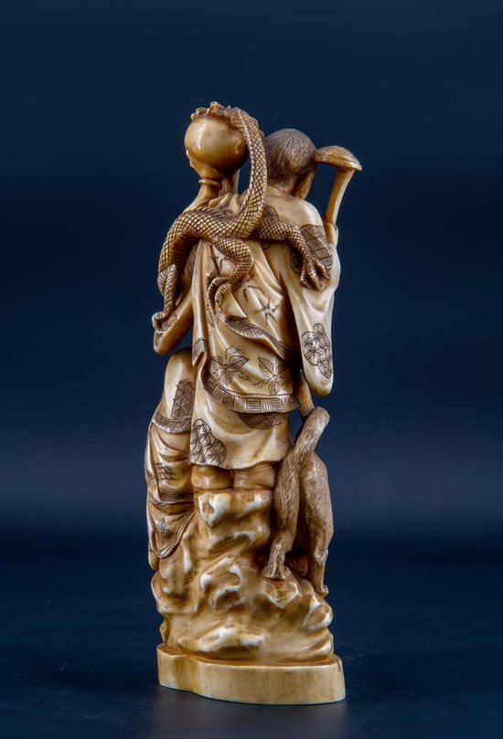 Okimono Cinese In Avorio Della Fine Dell'Ottocento.