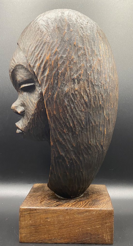 BUSTO IN LEGNO INTAGLIATO 1980