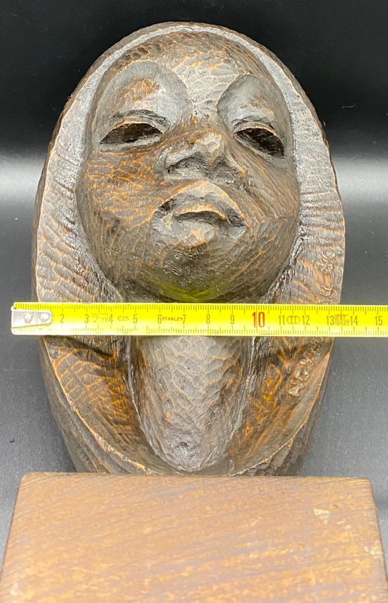 BUSTO IN LEGNO INTAGLIATO 1980