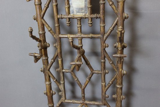 Mantelhalter aus Gusseisen mit Bambusimitation Um 1900