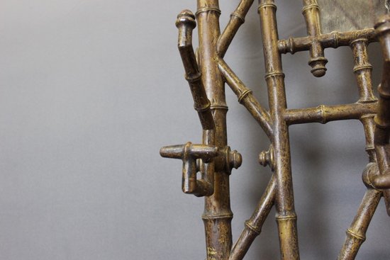 Mantelhalter aus Gusseisen mit Bambusimitation Um 1900