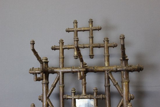 Mantelhalter aus Gusseisen mit Bambusimitation Um 1900