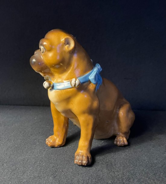 Pössneck (Conta & Boehme): Chien Carlin en porcelaine de Saxe