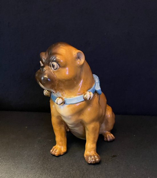 Pössneck (Conta & Boehme): Chien Carlin en porcelaine de Saxe