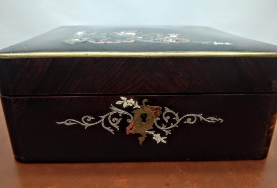 Jewelry box