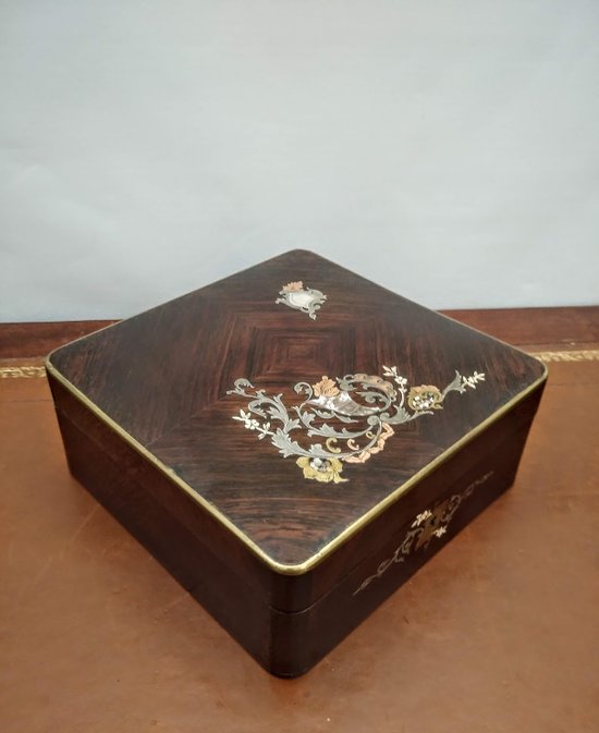 Jewelry box