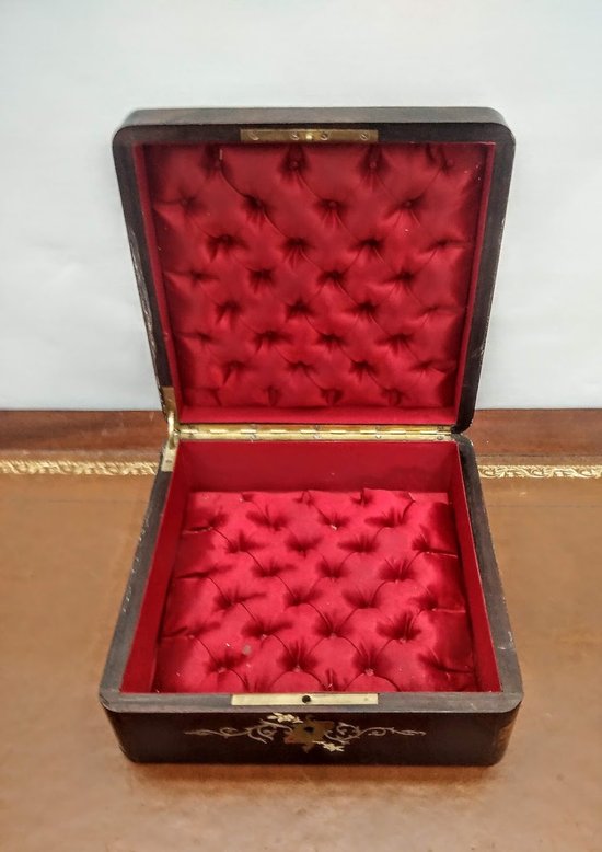 Jewelry box