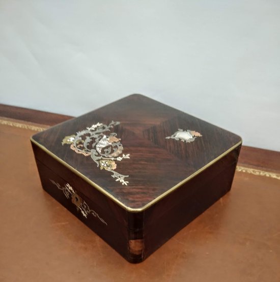 Jewelry box