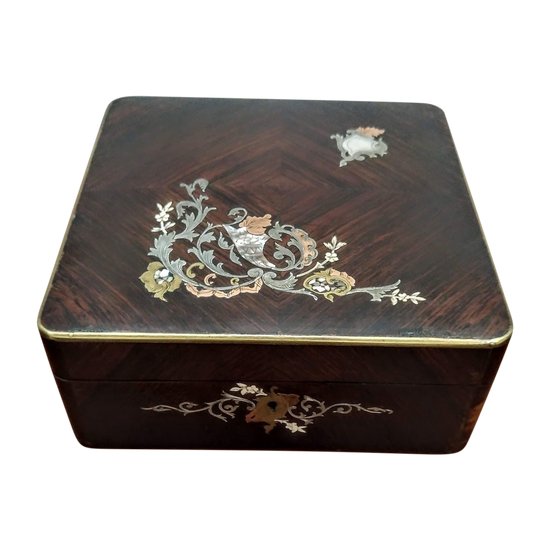 Jewelry box