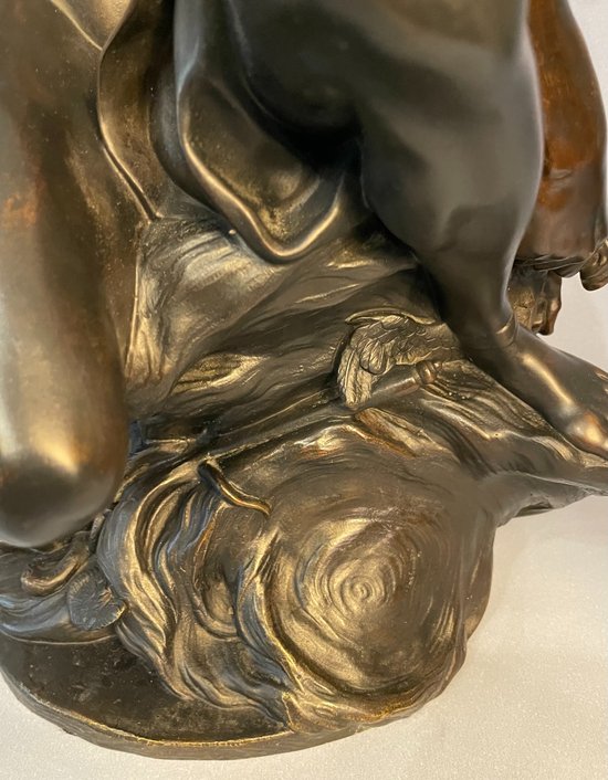 Sculpture en bronze"Mercure attachant ses talonnières". J-B Pigalle. (Hermès).