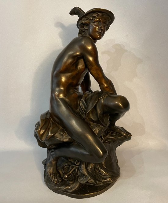 Sculpture en bronze"Mercure attachant ses talonnières". J-B Pigalle. (Hermès).