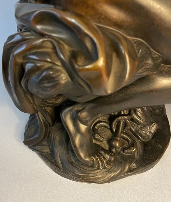 Sculpture en bronze"Mercure attachant ses talonnières". J-B Pigalle. (Hermès).