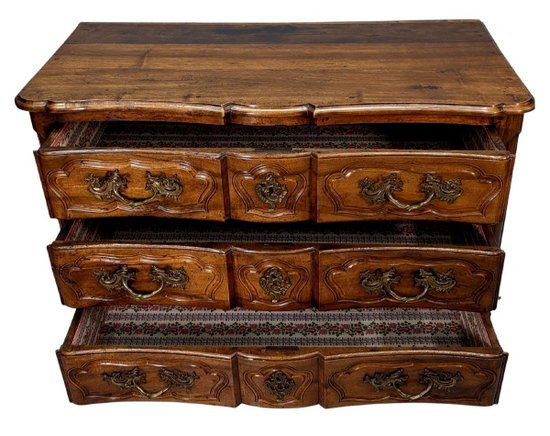 Commode Arbalète Galbée En Noyer époque XVIIIème