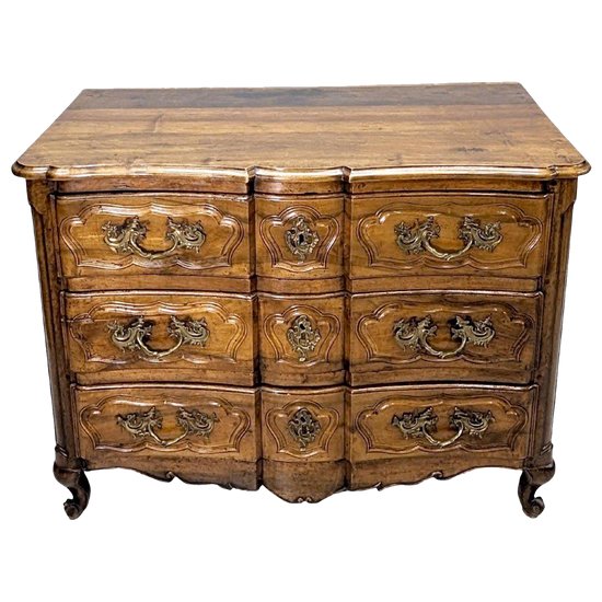 Commode Arbalète Galbée En Noyer époque XVIIIème