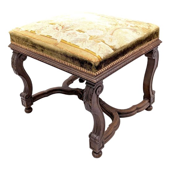 Tabouret De Style Louis XIV Recouvert De Tapisserie
