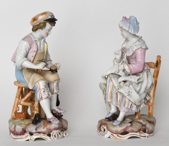 Pair of statuettes representing a couple working