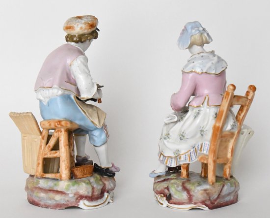 Pair of statuettes representing a couple working