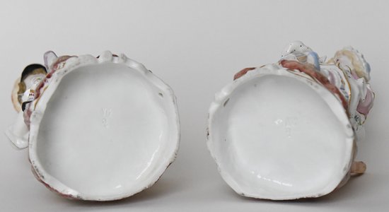 Pair of statuettes representing a couple working