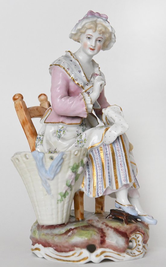 Pair of statuettes representing a couple working