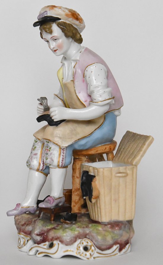Pair of statuettes representing a couple working