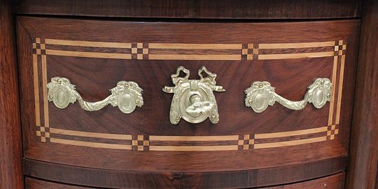 Petite Commode Chiffonnière en Acajou, style Transition Louis XV / Louis XVI – Fin XIXe