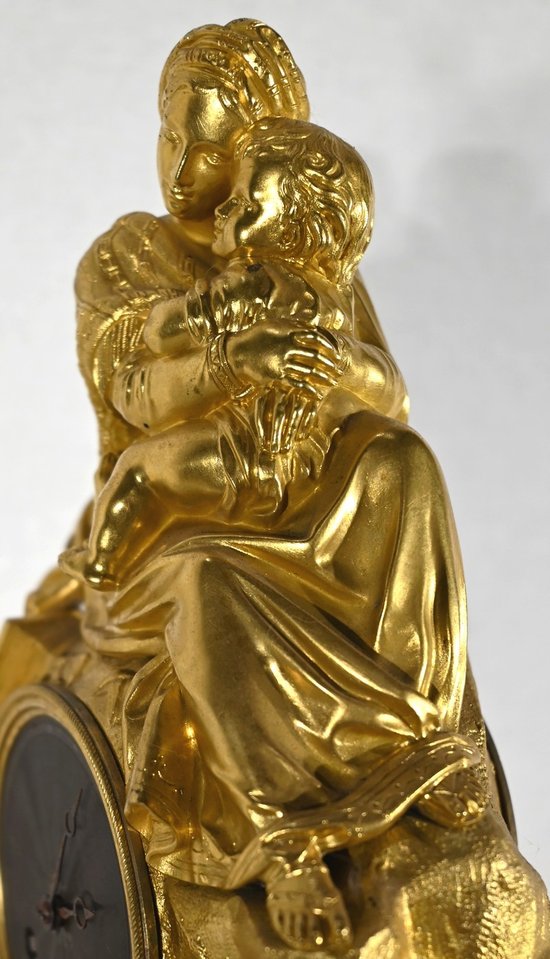 Pendule en Bronze Doré « La Vierge à la Chaise » - 1ère partie XIXe