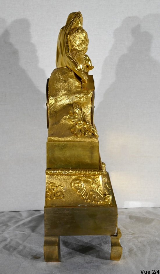 Pendule en Bronze Doré « La Vierge à la Chaise » - 1ère partie XIXe