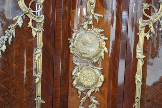 Bahut à Porte Marqueté De Style Transition Bronze Doré