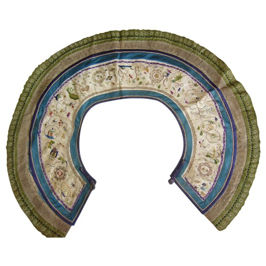 Embroidered collar, China 19th century, Qing period