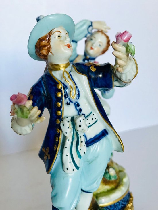 Capodimonte Paar Porzellanfiguren aus dem späten 19. Jahrhundert