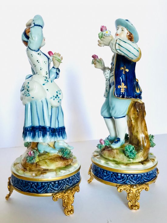 Capodimonte Paar Porzellanfiguren aus dem späten 19. Jahrhundert