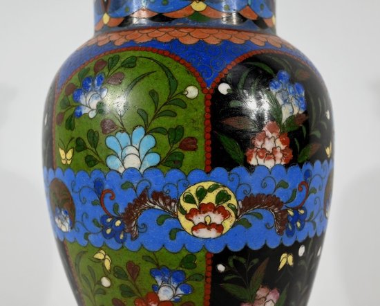Vaso in Bronzo Dorato e Smalti - Fine XIX Secolo