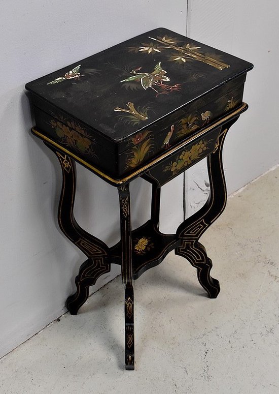 Piccola operaia in legno annerito e decorazioni asiatiche, periodo Napoleone III - XIX secolo