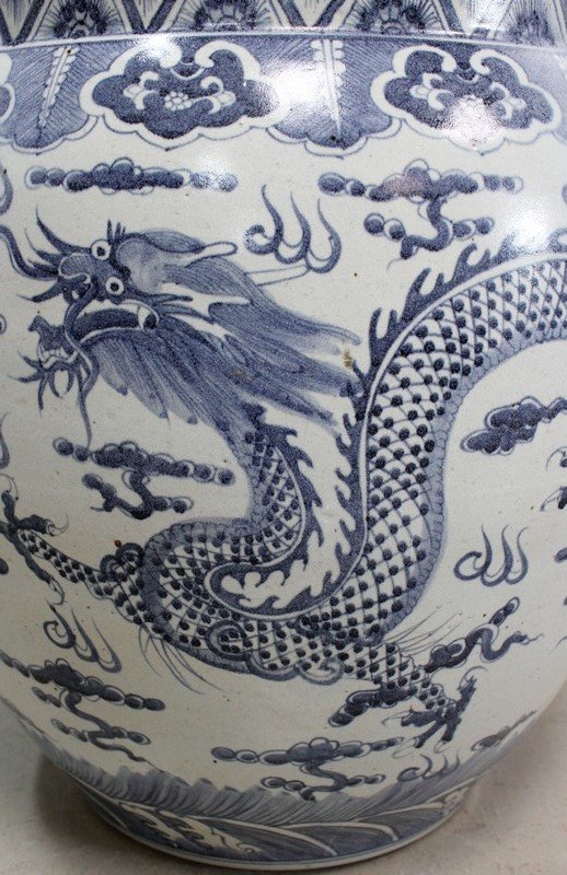 Large Ceramic Vase. Oriental decorations, origin China - XXth