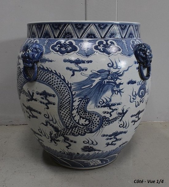 Large Ceramic Vase. Oriental decorations, origin China - XXth