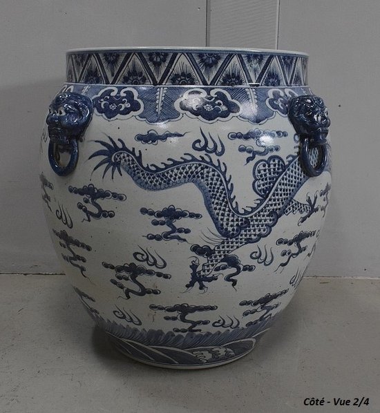 Large Ceramic Vase. Oriental decorations, origin China - XXth