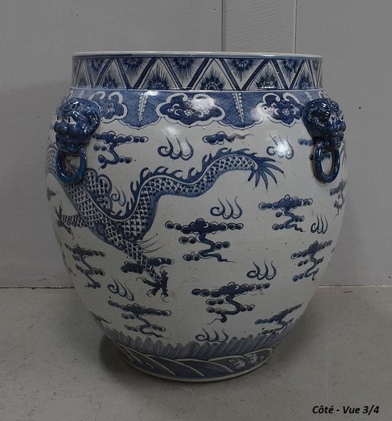 Large Ceramic Vase. Oriental decorations, origin China - XXth