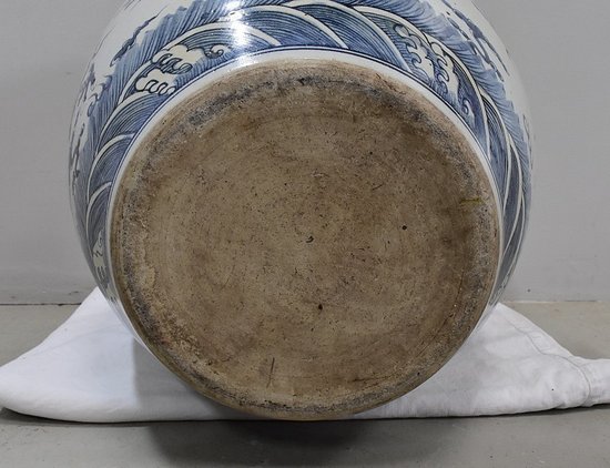Large Ceramic Vase. Oriental decorations, origin China - XXth