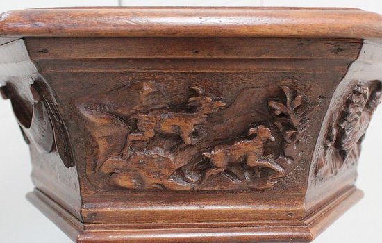 Sculpture in Chestnut forming a planter - End of XIXth century