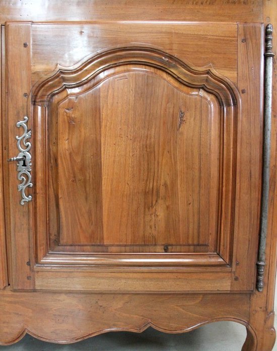 Buffet de Boiserie en Noyer, goût Transition – XVIIIe