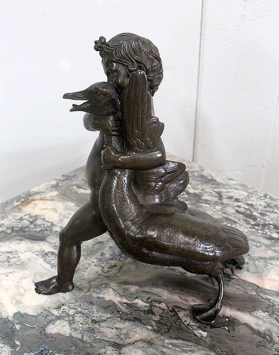 Bronzo di Putto che regge un'oca, di A. Collas - XIX secolo