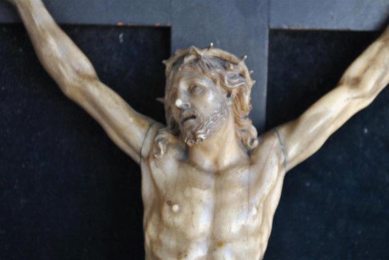 18th Century Ivory Christ In Its Golden Wood Frame