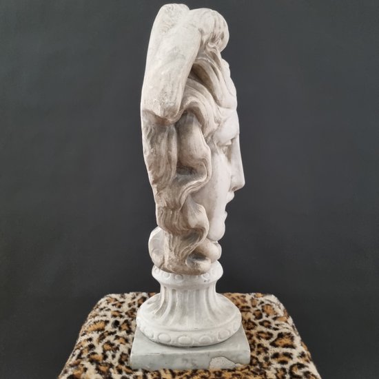 XVI secolo, Rara Gorgone Medusa in marmo.