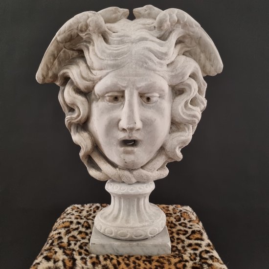 XVI secolo, Rara Gorgone Medusa in marmo.