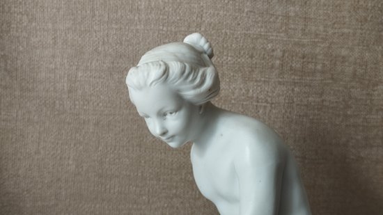 Psyché en biscuit de porcelaine d'après une oeuvre de falconnet - Fin XIXè début XXè.